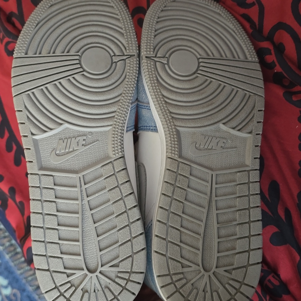 Nike Air Jordan 1 Retro High Hyper Royal (Size 7Y) - Picture 5 of 8